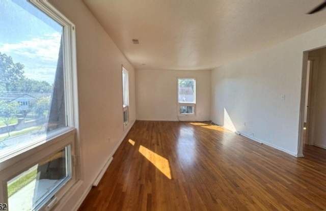 100 W Brown St Gallery 4