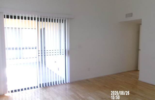 OLIVE DR. CONDO MOVE IN SPECIAL!! $2397.50 MOVES YOU IN!! Gallery 4