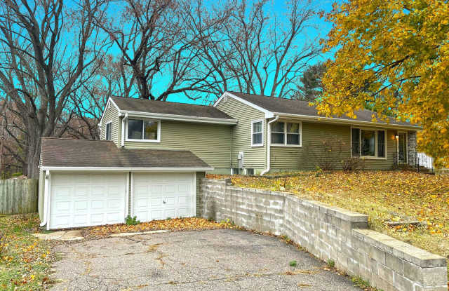 3 Plus BR Sparkling Lakeshore Home with Two Kitchens, Fireplace, Huge Deck and is Pet Friendly! photos photos