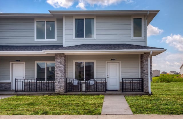 Kettlestone Heights Townhomes - 740 Southeast Greyson Lane, Waukee, IA 50263