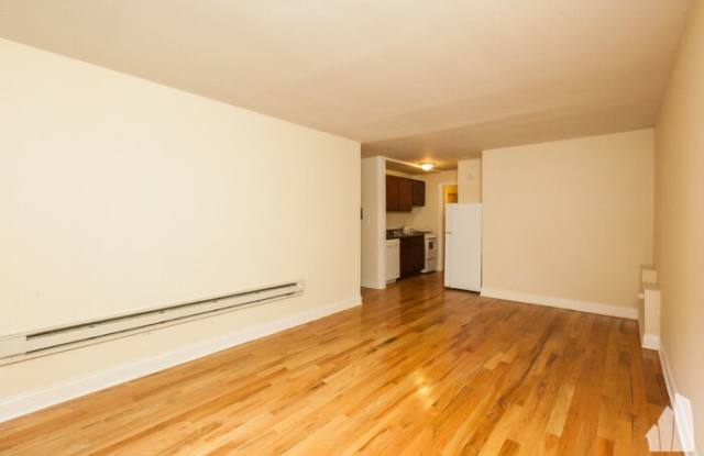 1435 North Dearborn Street Gallery 3