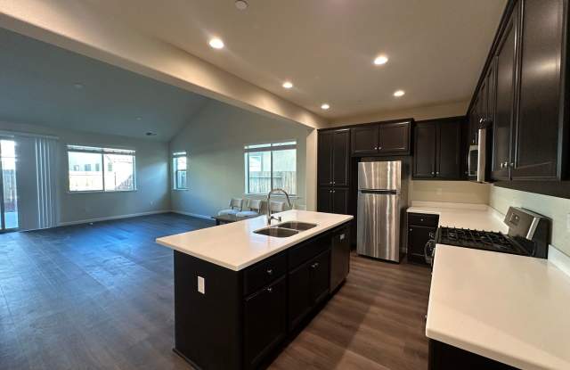 4352 Vanguard Drive Gallery 3