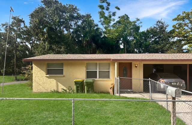 Pet-Friendly Rental Between University Pkwy  Downtown Sarasota photos photos