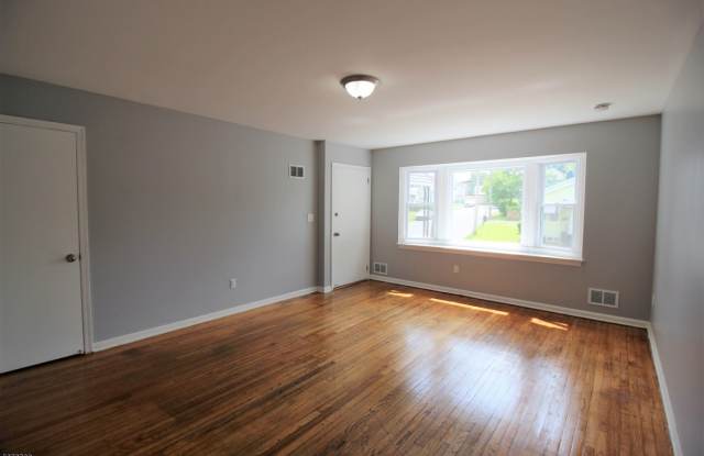 1532 Hiawatha Ave Gallery 2
