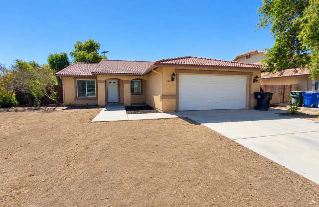 Comfortable 4BD/2BA Home with Large Backyard & Convenient School Access Gallery 1