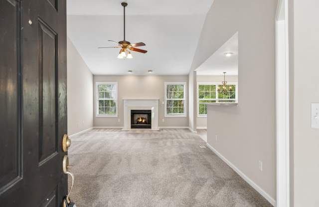 3BR/2BA + Bonus room, home in Thompsons Station, TN Gallery 4