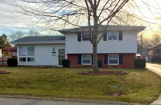 2015 Rolling Ridge Ln - 2015 Rolling Ridge Lane, Lindenhurst, IL 60046