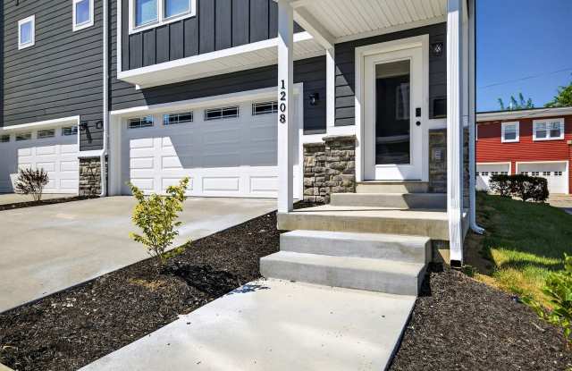 *August 2027* - Newly Built New 5 Bed, 5 Bath Townhome Near Campus! Gallery 3