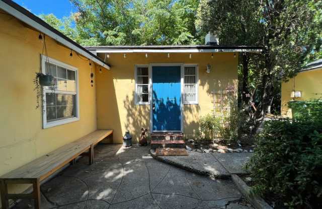 2 bed 1 bath + Bonus Room photos photos