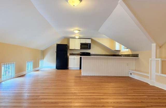 UPSTAIRS Downtown Milford Gem Near the Riverwalk & Local Hotspots! Gallery 3