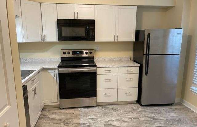 7013 West Fox Green Gallery 4