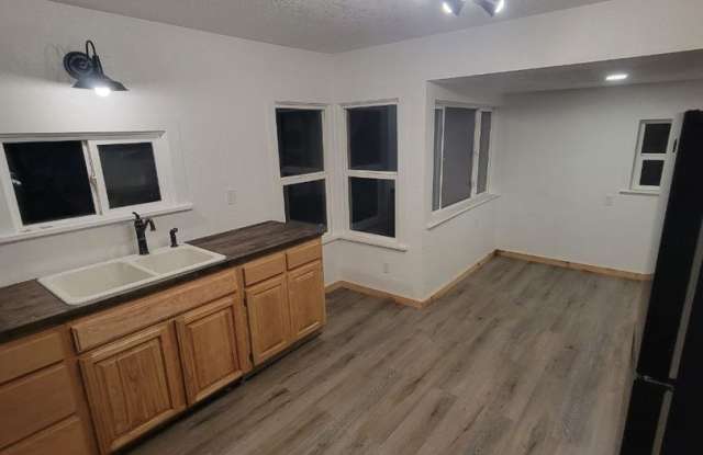2 Bedroom 2 Bath Updated Kamiah House Gallery 3