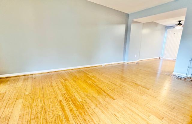 WOODBRIDGE TOWNHOUSE- Minutes to Potomac Mall Gallery 4