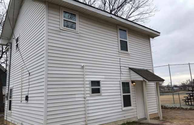 Cozy 2-Bedroom House **$300 Off Move In Special** - 326 North Philadelphia Avenue, Shawnee, OK 74801