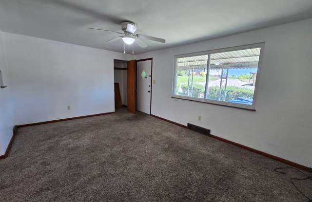 2 Bedroom Brick Ranch Home - Available NOW! Gallery 3