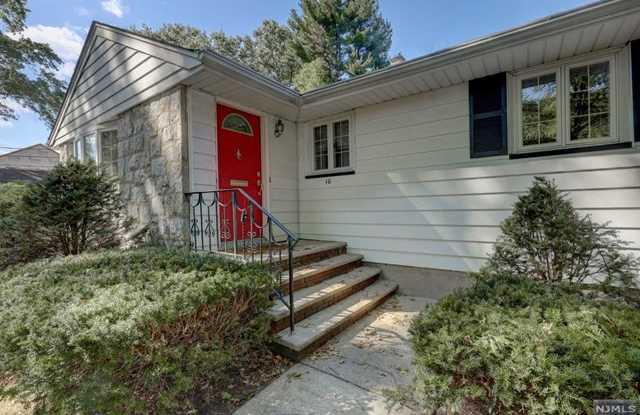 10  Brookfield Avenue Gallery 2