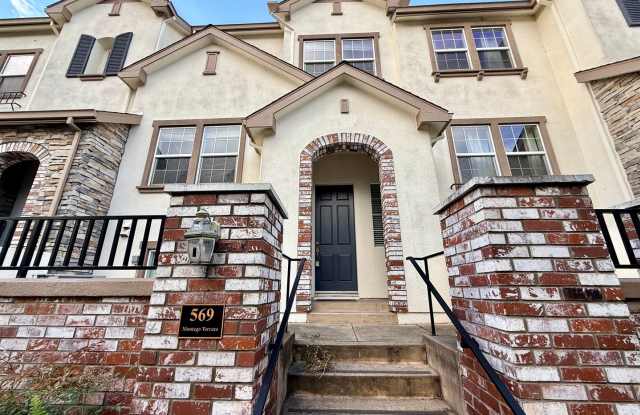 Beautiful Modern Townhouse With Bonus Room & Upgrades & AC photos photos