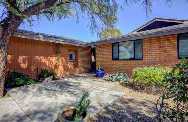 Stunning 4-Bedroom Home with Open Layout  Large Backyard! - 1421 South Brown Avenue, Tucson, AZ 85710