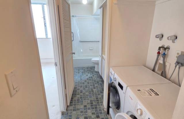 Spacious 1BR/BA Condo in Prime Makiki Location! 1 Assigned Parking and Utilities Included! Available now Gallery 4
