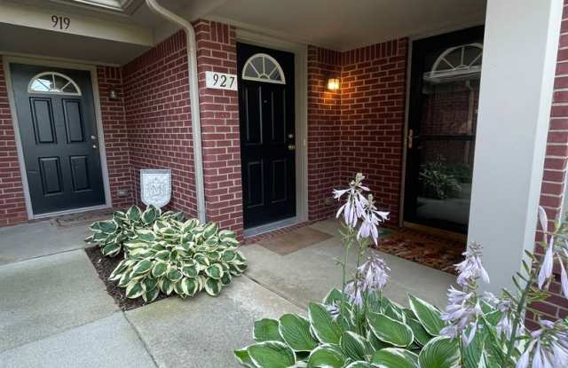 Bright Upper Condo with Garage | Near Shopping & Trails photos photos