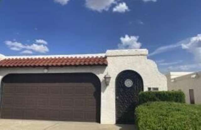 320 THUNDERBIRD Drive photos photos