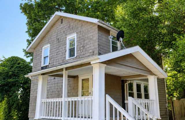 Three-bedroom one bathroom home for rent photos photos Three-bedroom one bathroom home for rent photos photos