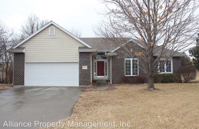 3316 Pinewood Ln. - 3316 Pinewood Lane, Manhattan, KS 66502