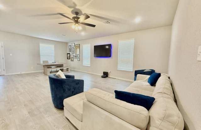3103 Seeker Street photos photos