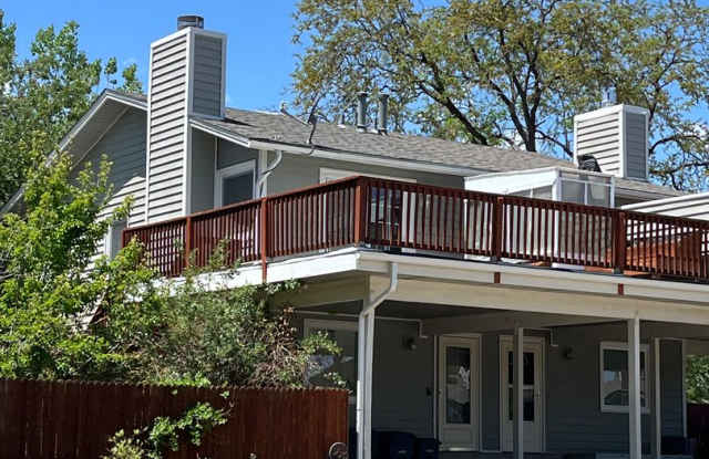 4 Bedroom Gardener's Delight With Rooftop Patio, Privacy and Covered Parking photos photos