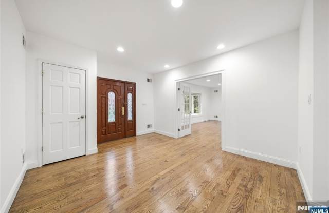 385 Livingston Street Gallery 4