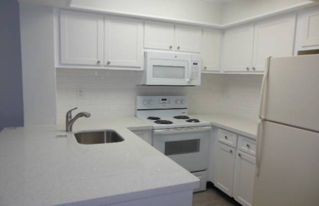 ONE BEDROOM ONE BATHROOM! WATERFRONT COMMUNITY! photos photos