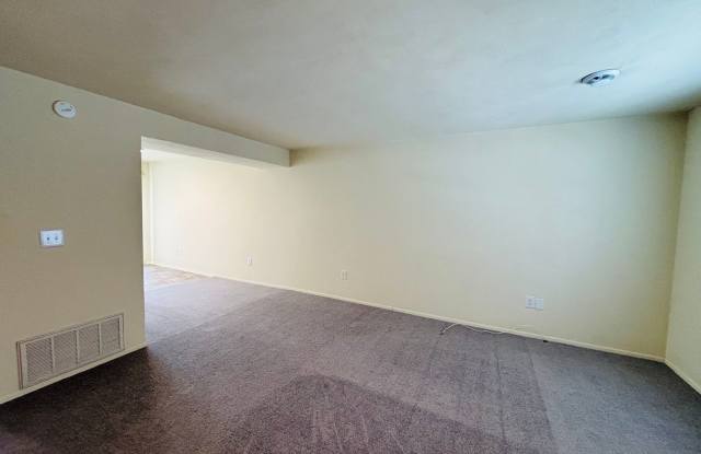 2 Bedroom, 1.5 Bath Townhouse Gallery 3