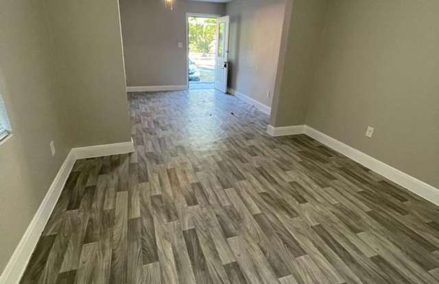 1309 Roberts Gallery 4