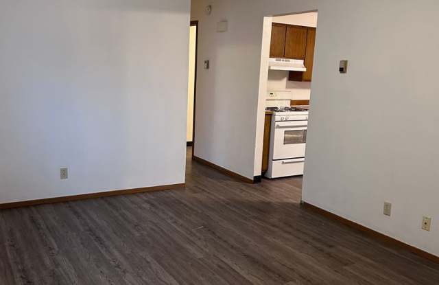 Cheney 3-Bedroom 1-Bathroom Apartment Gallery 4