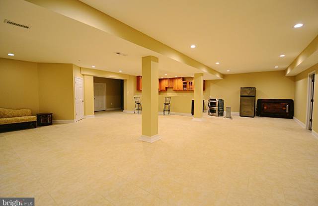 17488 TOBERMORY PLACE Gallery 4