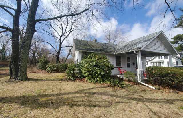 Detached 3 bedroom, 1 Bath Single Family Home $1650 - 558 South Avenue, Bridgeton, NJ 08302
