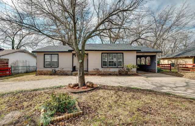 325 League Street S photos photos