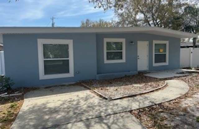 Beautiful 4/2 available now! - 1613 Scott Street, Pinellas County, FL 33755
