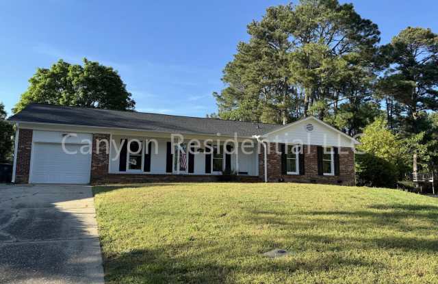 Cozy Cottage Charm: A Tranquil Retreat Awaits - 5882 Nutbush Place, Fayetteville, NC 28314