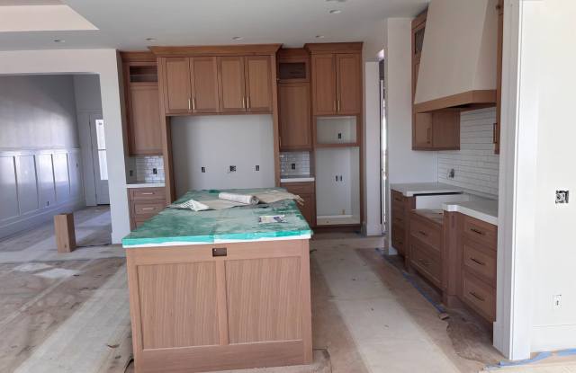 Gorgeous New Trend Single Story with RV garage just couple minute walk from Crimson High School Gallery 4