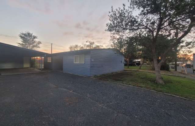Comfortable 3 bedroom with carport in Moses Lake - 215 Carswell Drive, Moses Lake North, WA 98837
