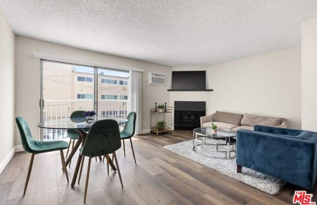 257 S Manhattan Pl photos photos
