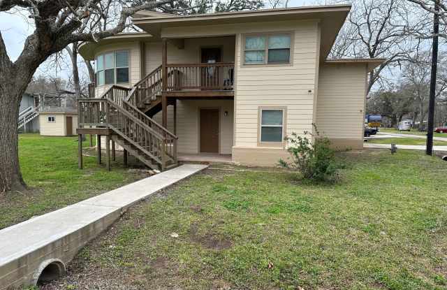 631 Live Oak Apt A Gallery 2