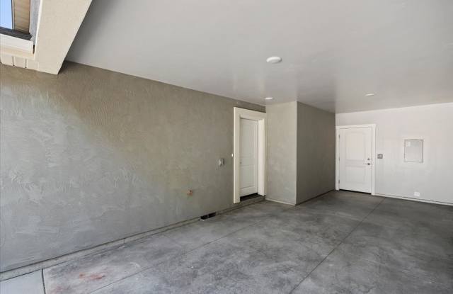 Remodeled 1 bed, 1 bath unit with City services included in rent Gallery 4