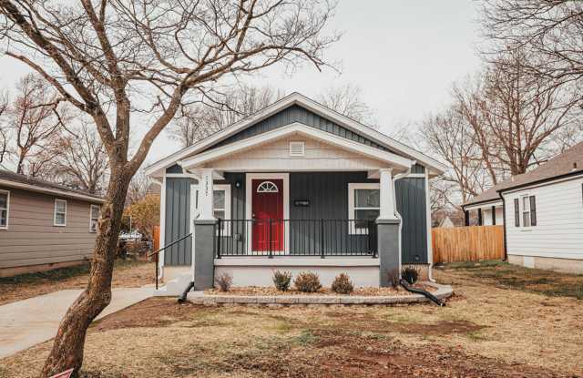 Walking Distance to MSU 3 bed 2 bath home and office with huge yard in the Phelps Grove Neighborhood!! Gallery 1