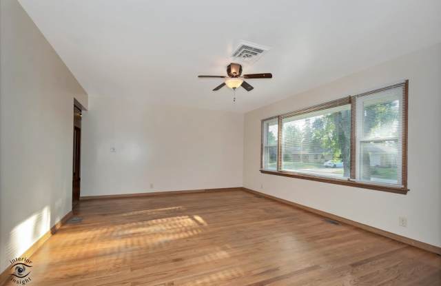 644 S Calumet Avenue Gallery 4