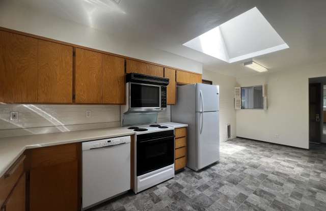 2808 Harrison Ave. photos photos