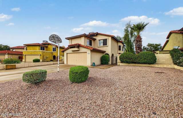 Spacious 3 bed, 2.5 bath in Glendale. Gallery 1