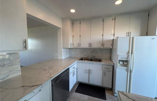 2223 Park Ln - 2223 Park Lane, Hollywood, FL 33021