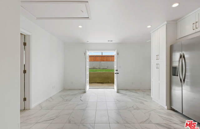 7877 Naylor Gallery 2